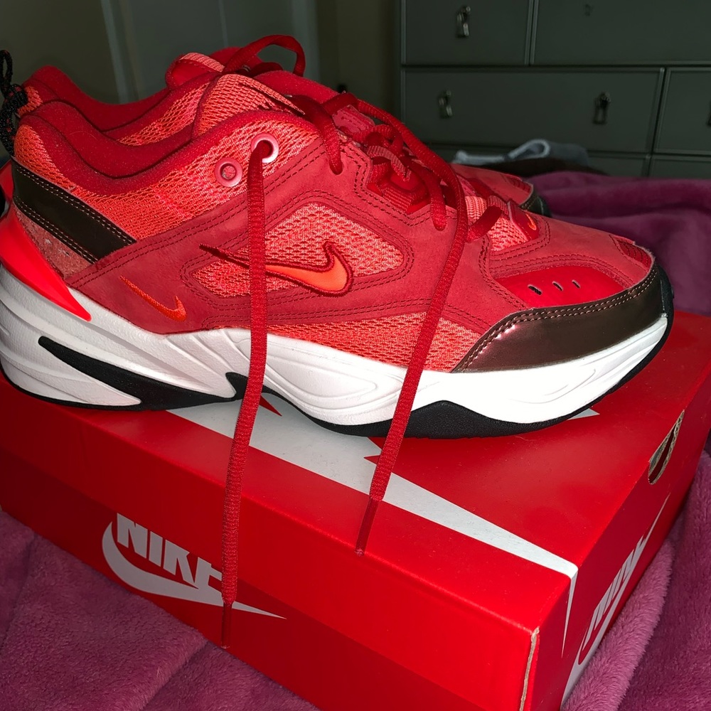 Red Nike’s size 9 never worn